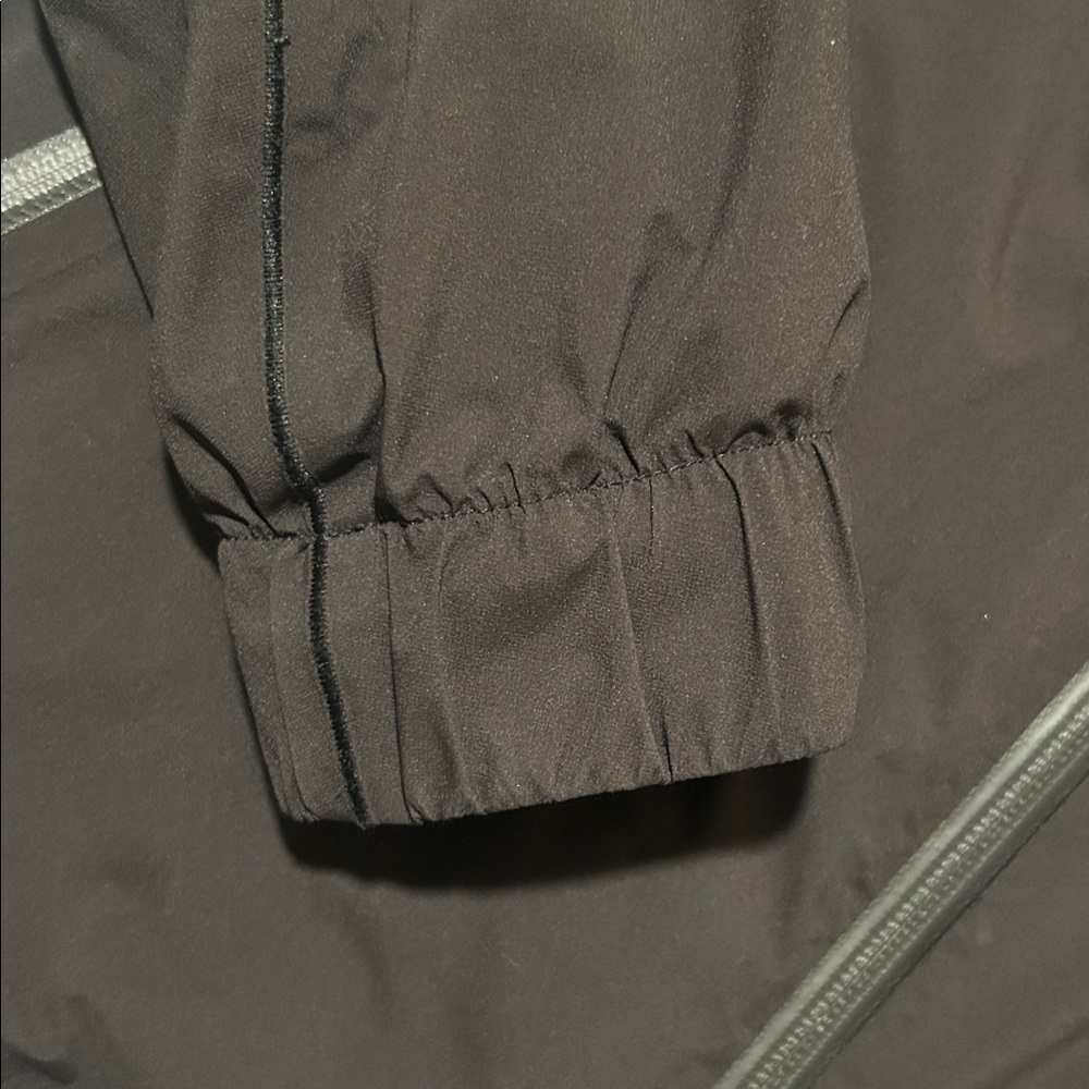Lululemon Rain Jacket - Picture 5 of 8